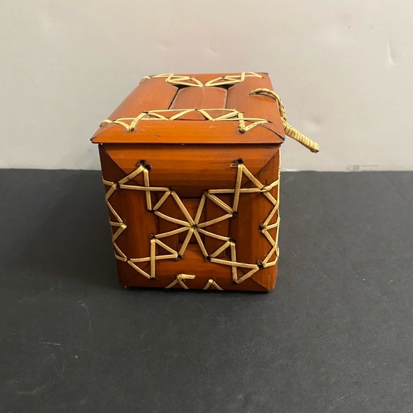 Vintage Hand Made Bamboo Box, Small Size: 5 5/8” L. X 3.5” X 3.5”, Unmarked - Picture 7 of 13
